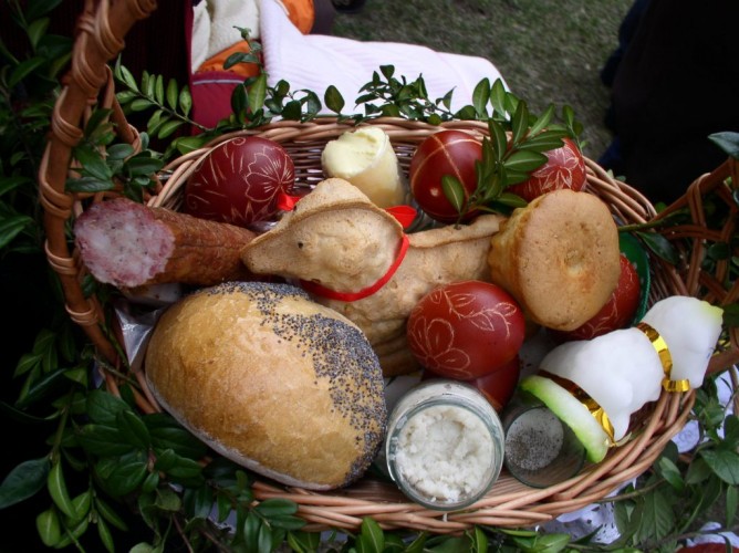 Wielkanocne święcenie pokarmów - Wielka Sobota - Skansen w Wygiełzowie